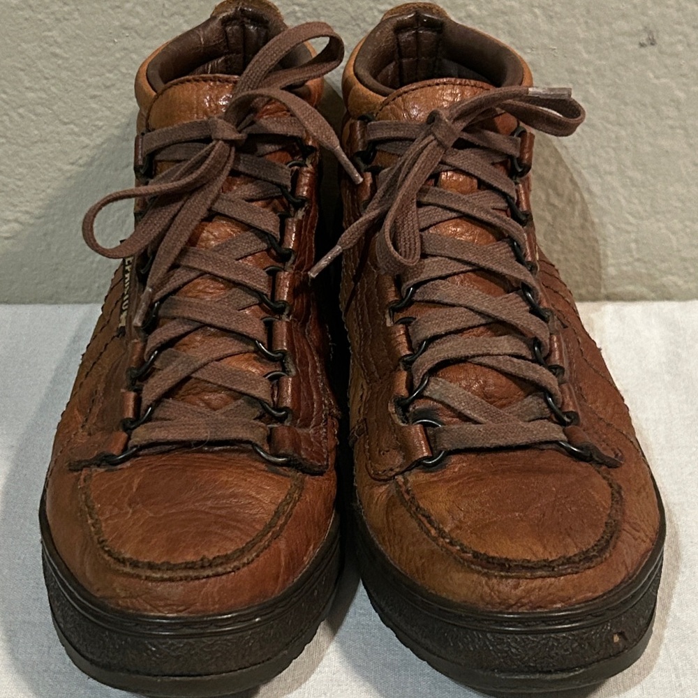Vintage Women’s Mephisto Trampolin Chukka Boots View 2